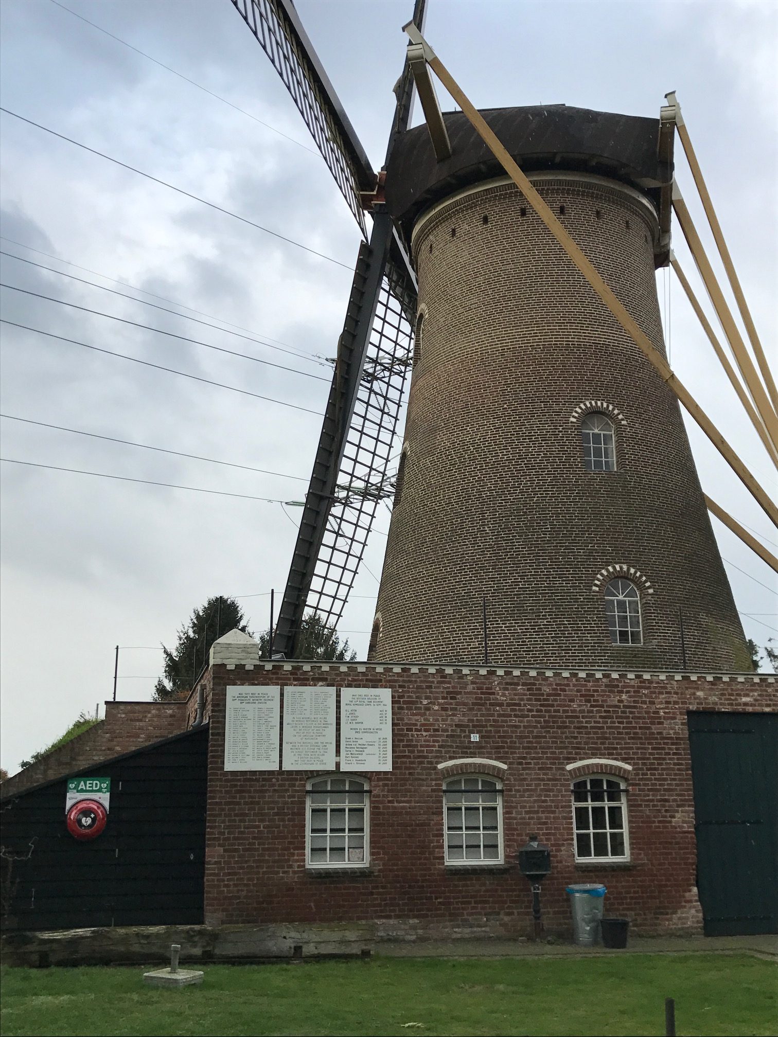 AED verplaatst naar de St. Antonius molen in Eerde
